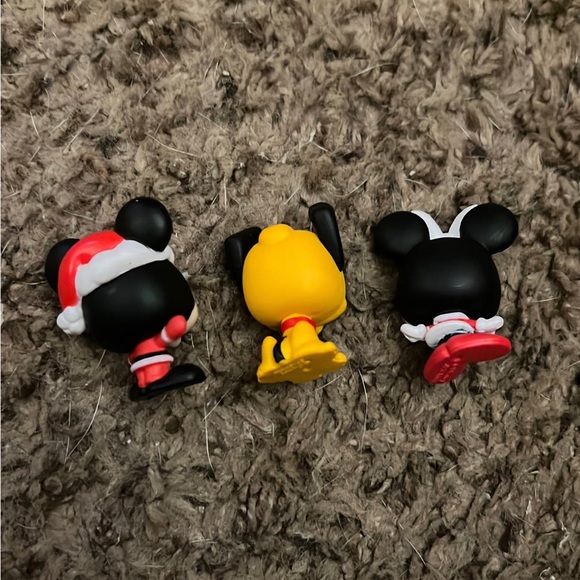 Disney Doorables Exclusive Christmas Holiday Figures 2022 - Picture 3 of 3